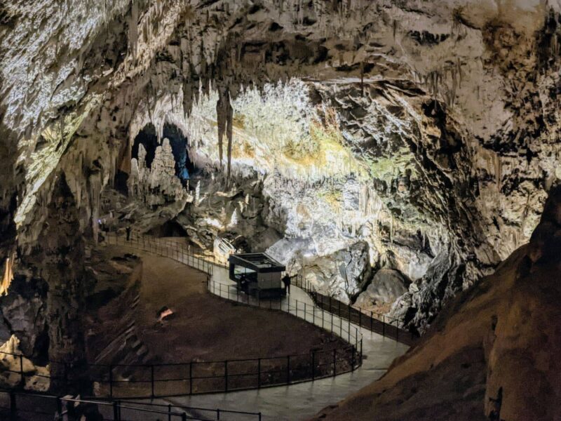 Im Inneren der Postojna-Höhle