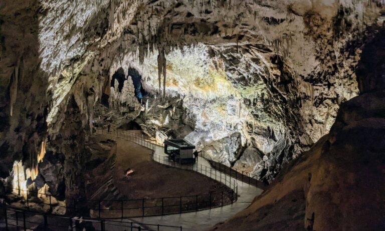 In de grotten van Postojna