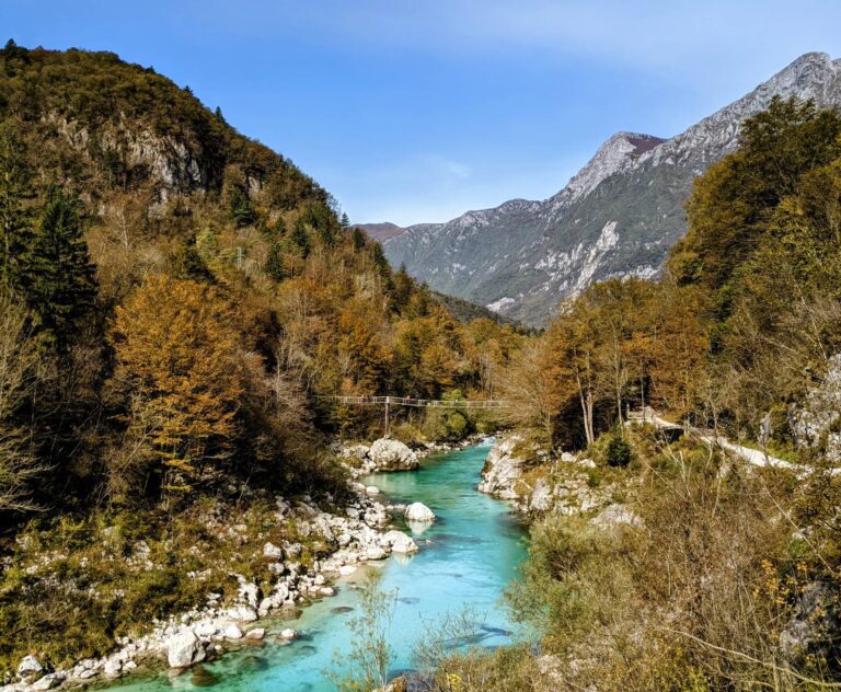 Herbstliche Farben und Seen in Slowenien im September